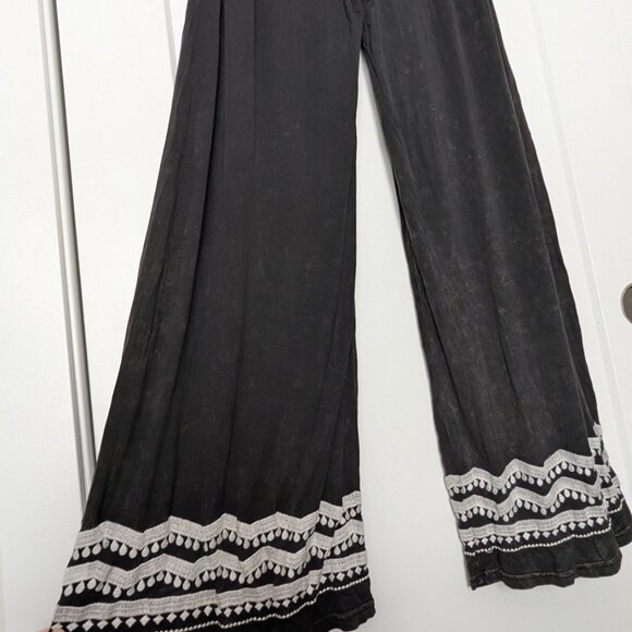 ✨ POL Black & White Flare Wide-Leg Pants (Size S, fits S–M) 🖤🤍👖 - Picture 2 of 7